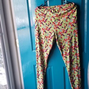 Lularoe leggins in green tall and curvy 2x 3x